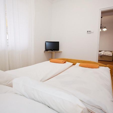 Zoli Apartmanok-Anita Koelcsey 34-36 ハイデゥソボスロー エクステリア 写真