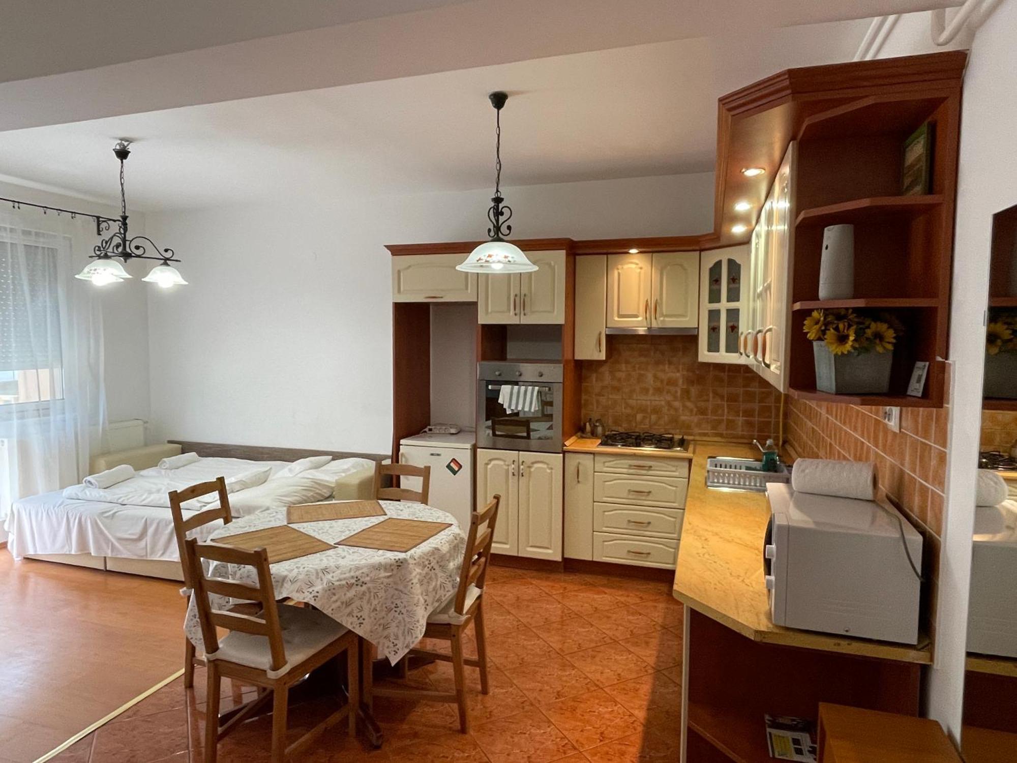 Zoli Apartmanok-Anita Koelcsey 34-36 ハイデゥソボスロー エクステリア 写真