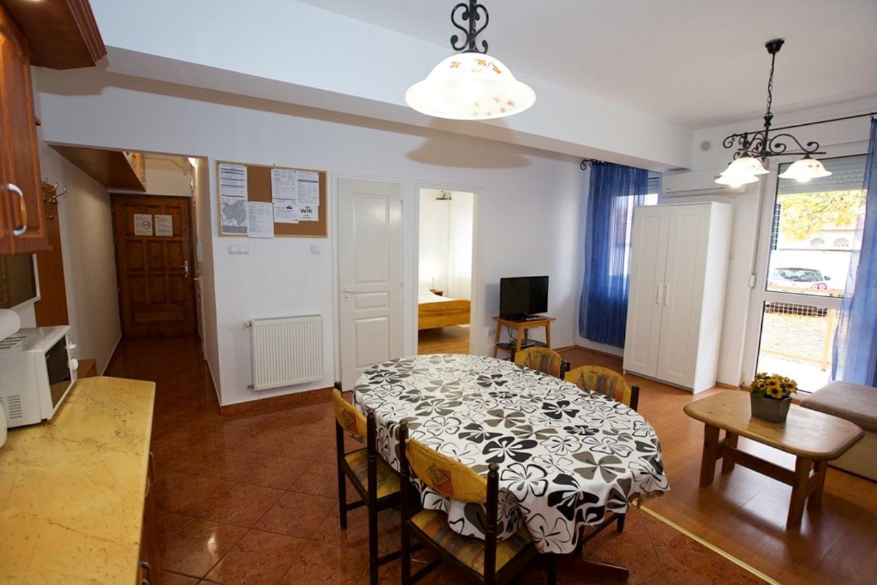 Zoli Apartmanok-Anita Koelcsey 34-36 ハイデゥソボスロー エクステリア 写真